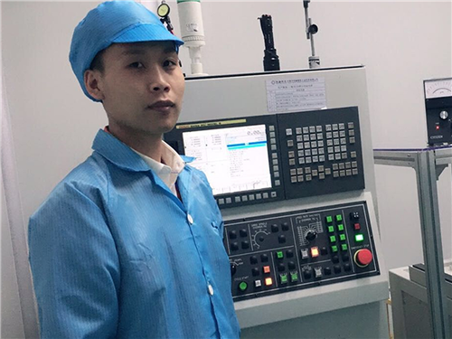 黎陈志，09数控专业学生，现任东莞市凯荣科技有限公司编程师。