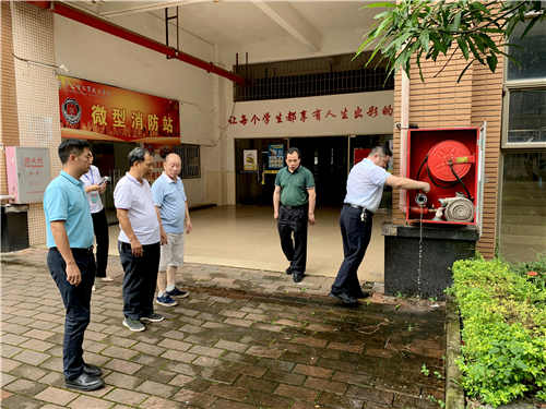 市人社局领导检查我校安全工作