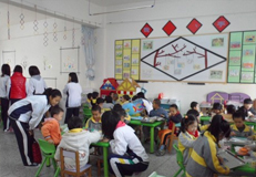 我校幼师专业学生进入“幼儿园”学习