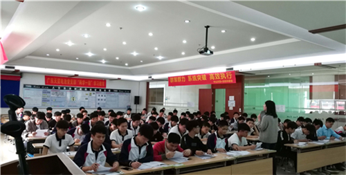 学子外出实习全程动态跟踪管理，工贸在你的就业路上继续护航！