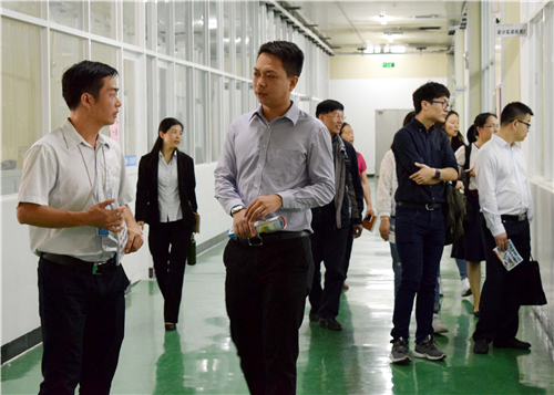 中山教育科技股份有限公司领导一行莅临我校指导工作！