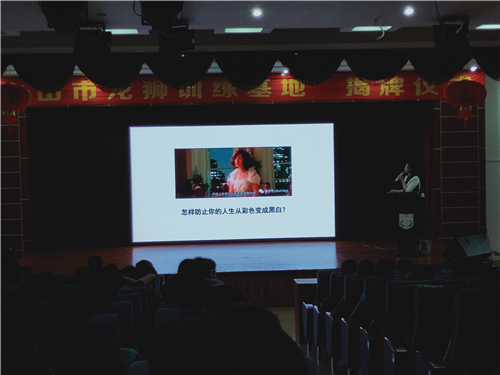 律师普法进校园 教你一招“制胜”不良分子——安全教育课