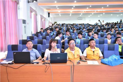 志愿“接力” | 千名学子加入万人行