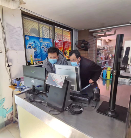  市人社局对我校进行期末安全专项检查